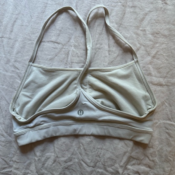Lululemon white sports bra size 6 - Picture 2 of 3